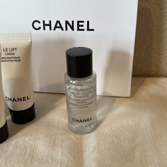 CHANEL Hydro Beauty 6-Piece Sample Set - Picture 5 of 9